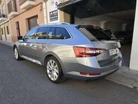 Usado Skoda Superb Style 190 CV (139 kW) 2016 Gris / plata Familiar