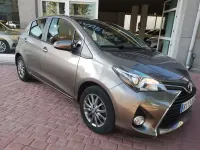 Usado Toyota Yaris Advance 99 CV (72 kW) 2017 Gris Utilitario