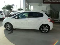 Usado Peugeot 208 Allure 120 CV (88 kW) 2014 Blanco Utilitario