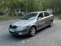 Usado Skoda Octavia Active 105 CV (77 kW) 2008 Beige Berlina