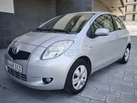 Usado Toyota Yaris Sol 90 CV (66 kW) 2008 Gris / plata Utilitario