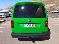 Usado VW Caddy Maxi 102 CV (75 kW) 2020 Verde Monovolumen