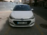 Usado Hyundai i20 84 CV (61 kW) 2015 Blanco Berlina