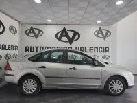 Usado Ford Focus Trend 90 CV (66 kW) 2006 Gris / plata Berlina