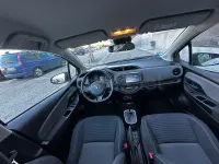 Usado Toyota Yaris Hybrid Active 100 CV (73 kW) 2019 Blanco Berlina