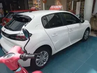 Usado Peugeot 208 Active 102 CV (75 kW) 2022 Blanco Utilitario
