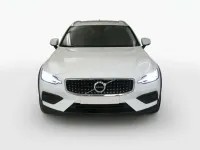Begagnad Volvo V60 CC Pro 197 HK (144 kW) 2022 Vit Kombi