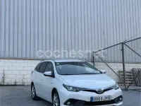 Usado Toyota Auris Hybrid Active 136 CV (100 kW) 2017 Blanco Familiar
