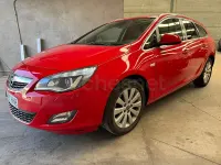 Usado Opel Astra Cosmo ST 125 CV (91 kW) 2011 Rojo Familiar