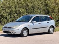 Begagnad Ford Focus Trend 101 HK (74 kW) 2003 Grå Sedan