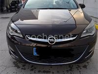 Usado Opel Astra Excellence 140 CV (102 kW) 2013 Granate Berlina