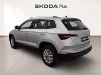 Usado Skoda Karoq Ambition 150 CV (110 kW) 2022 Gris plata SUV