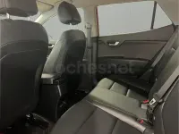 Usado Kia Stonic 120 CV (88 kW) 2019 Rojo SUV