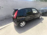 Usado Ford Fiesta 68 CV (50 kW) 2006 Negro Utilitario