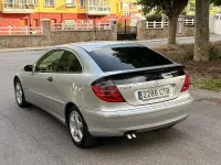 Usado Mercedes C220 143 CV (105 kW) 2003 Gris / plata Berlina