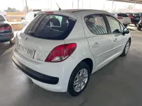 Usado Peugeot 207 75 CV (55 kW) 2013 Blanco Berlina