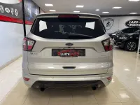 Usado Ford Kuga ST-Line 150 CV (110 kW) 2018 Gris / plata SUV