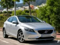 Usado Volvo V40 Momentum 150 CV (110 kW) 2015 Gris / plata Berlina