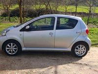 Usado Toyota Aygo 54 CV (39 kW) 2008 Gris / plata Utilitario