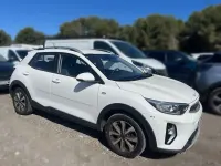 Usado Kia Stonic 101 CV (74 kW) 2023 Blanco SUV