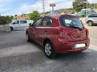 Usado Nissan Micra 80 CV (58 kW) 2014 Granate Utilitario