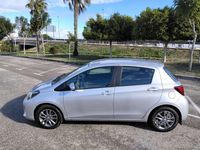 Usado Toyota Yaris Live 69 CV (50 kW) 2015 Gris Utilitario