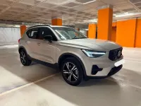 Usado Volvo XC40 Plus 162 CV (119 kW) 2025 Gris SUV