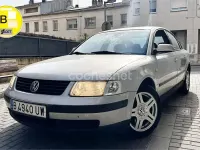 Usado VW Passat Highline 150 CV (110 kW) 2001 Gris / plata Berlina