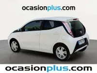 Usado Toyota Aygo X-play 69 CV (50 kW) 2017 Blanco Utilitario