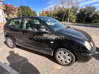 Usado VW Polo Highline 75 CV (55 kW) 2003 Negro Berlina