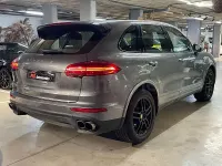 Usado Porsche Cayenne S E-Hybrid 416 CV (305 kW) 2017 Gris / plata SUV