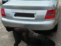 Usado Audi A4 110 CV (80 kW) 1999 Gris / plata Berlina