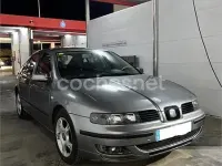 Usado Seat Leon Sport 105 CV (77 kW) 2002 Gris / plata Utilitario