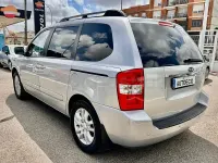 Usado Kia Carnival EX 185 CV (136 kW) 2006 Gris / plata Monovolumen