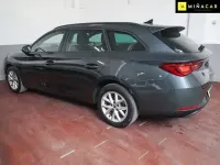 Usado Seat Leon Style 110 CV (80 kW) 2022 Gris Familiar