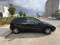 Usado Ford Focus Trend 100 CV (73 kW) 2004 Negro Berlina