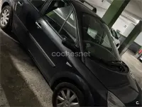 Usado Renault Grand Scénic II Dynamique 130 CV (95 kW) 2006 Gris / plata Monovolumen