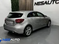 Usado Mercedes A180 Urban 109 CV (80 kW) 2016 Gris / plata Berlina