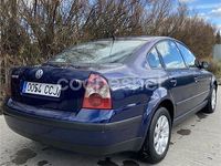 Usado VW Passat Edition 130 CV (95 kW) 2002 Azul Berlina
