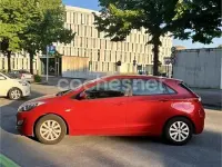 Usado Hyundai i30 90 CV (66 kW) 2015 Rojo Berlina