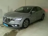 Usado Renault Talisman Zen 160 CV (117 kW) 2021 Gris / plata Berlina