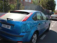 Usado Ford Focus Trend 100 CV (73 kW) 2005 Azul Berlina