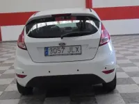 Usado Ford Fiesta Trend 82 CV (60 kW) 2015 Blanco Utilitario