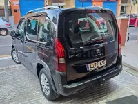 Usado Peugeot Rifter Active 130 CV (95 kW) 2018 Negro Monovolumen