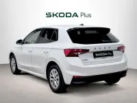 Usado Skoda Fabia Selection 95 CV (69 kW) 2024 Blanco Utilitario