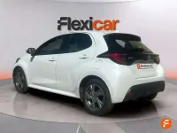 Usado Toyota Yaris Hybrid Active 116 CV (85 kW) 2025 Blanco Berlina