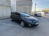 Usado Opel Astra Sportive 165 CV (121 kW) 2013 Gris / plata Berlina