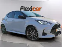 Usado Toyota Yaris Hybrid Plus 130 CV (95 kW) 2024 Gris Berlina