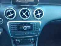 Usado Mercedes A200 Urban 136 CV (100 kW) 2015 Rojo Utilitario