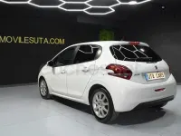 Usado Peugeot 208 GT-line 100 CV (73 kW) 2018 Blanco Utilitario